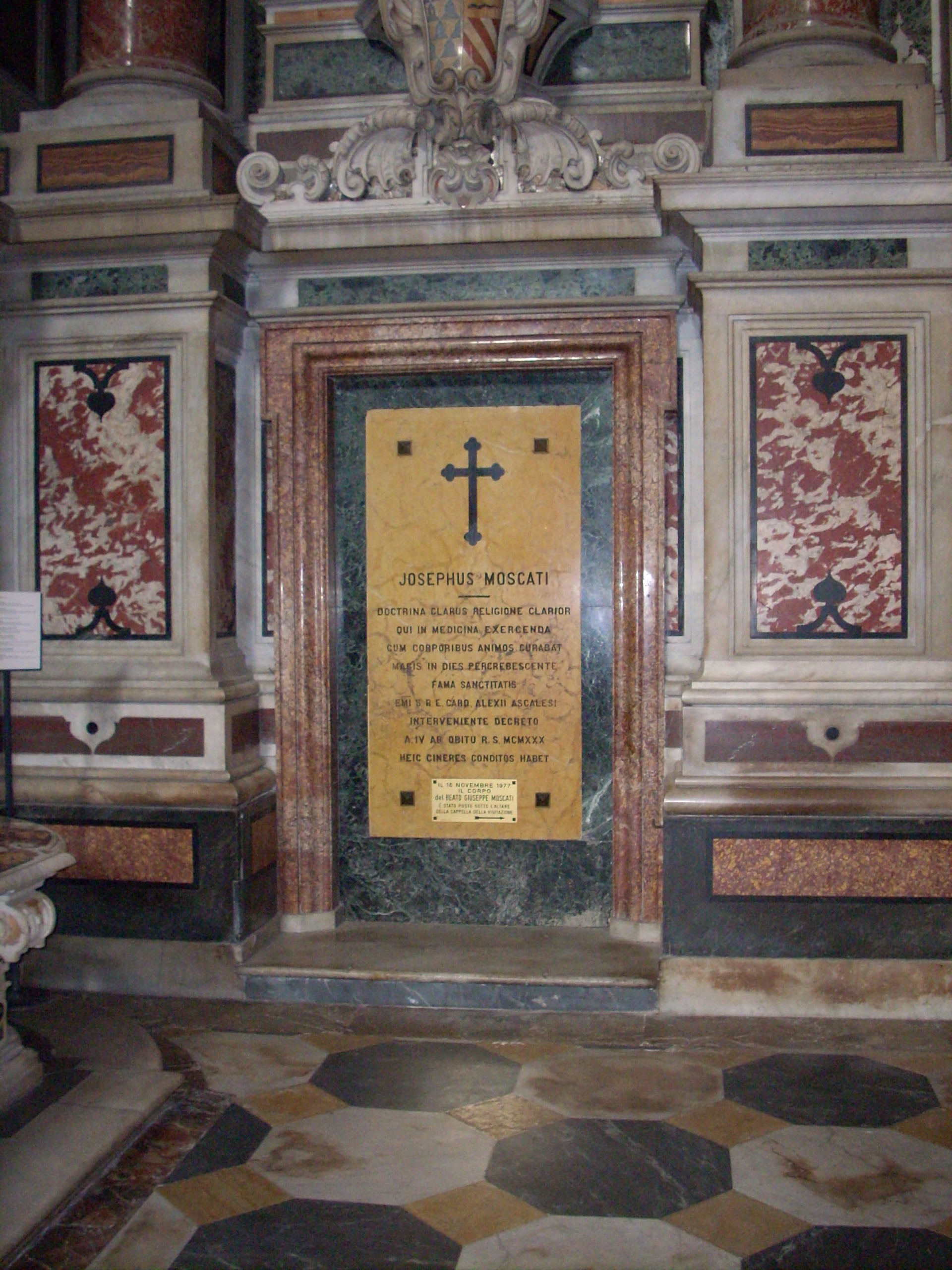 Giuseppe Moscati's original gravestone, Gesù Nuovo, Naples - 02.JPG